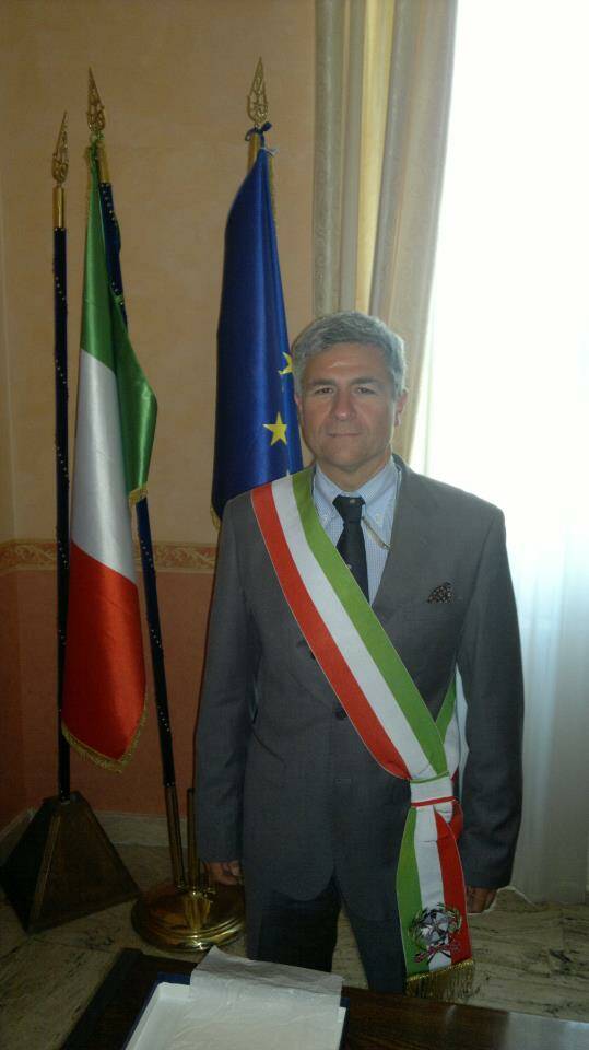 Luigi Galieti nell'ufficio del Sindaco