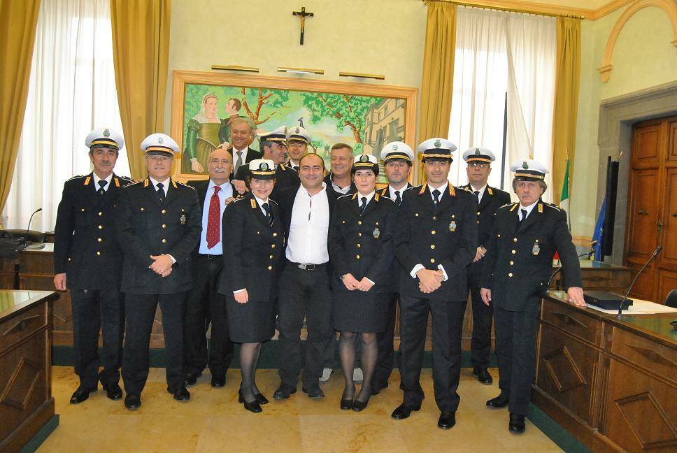 Foto di gruppo con la Polizia Locale