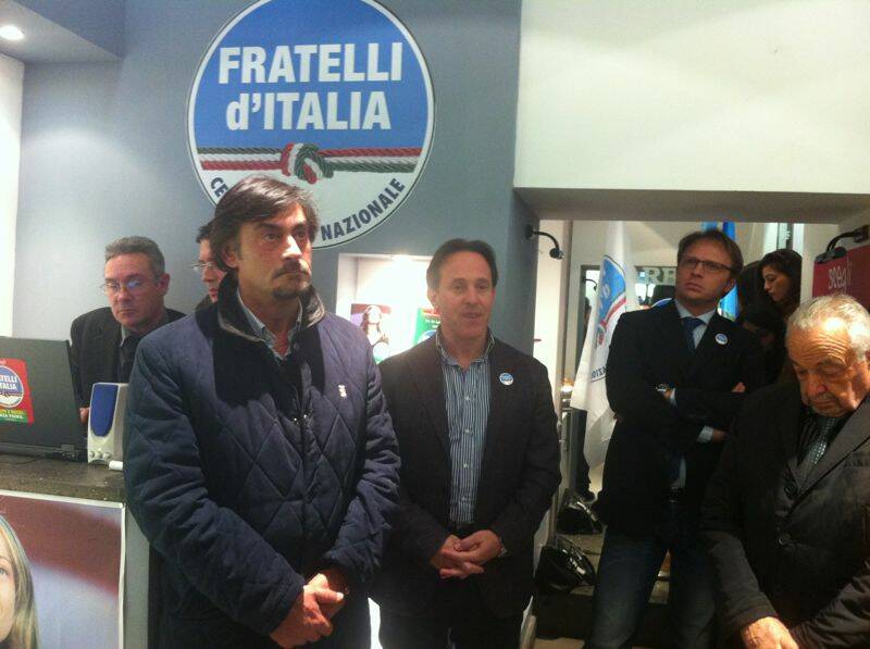 Al centro, il candidato alla Regione Lazio Giancarlo Righini tra Marco Silvestroni e Francesco Lollobrigida nella sede di Albano