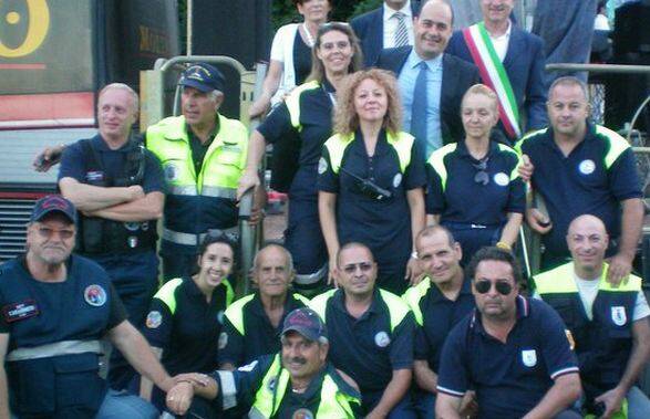 alcuni volontari della Protezione Civile di Lanuvio con l'allora presidente della Provincia di Roma Nicola Zingaretti