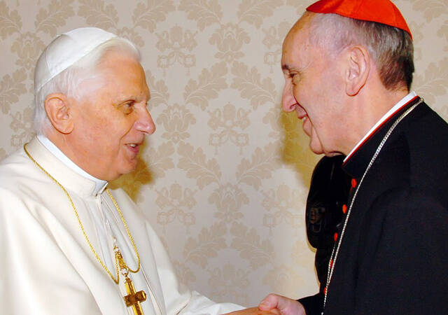 Papa Francesco con Papa Benedetto XVI