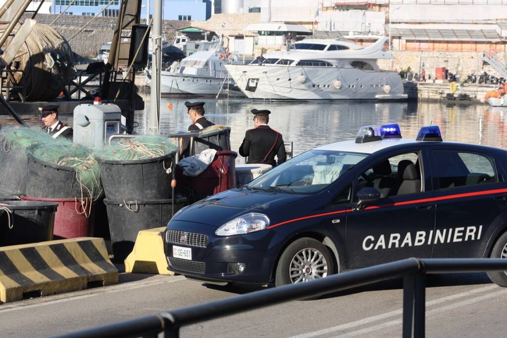 I Carabinieri intervenuti sul peschereccio