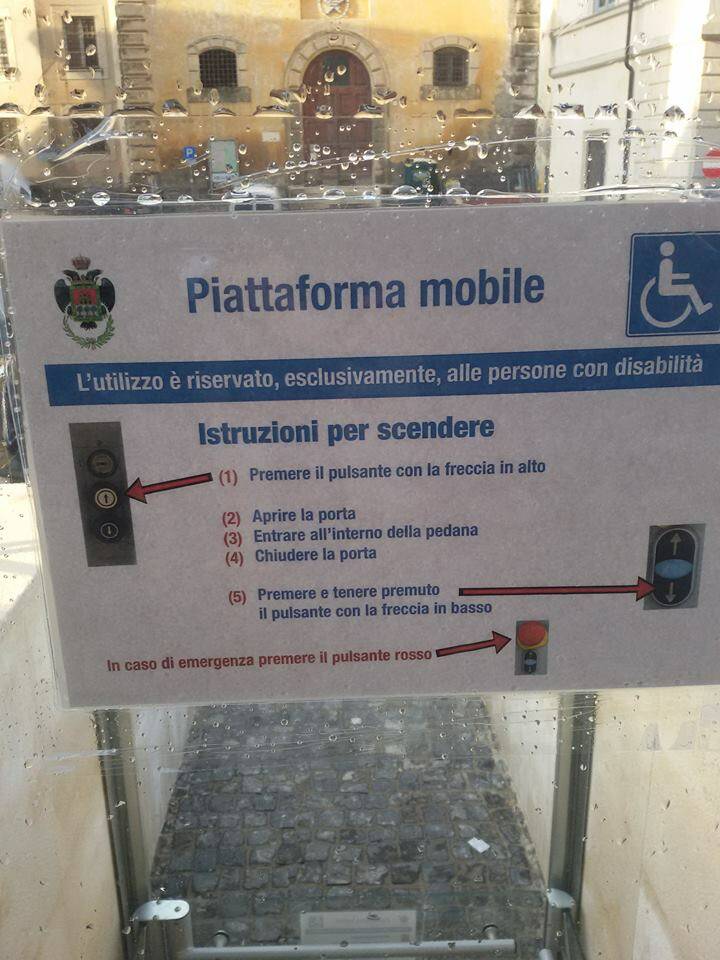 cartello piattaforma mobile