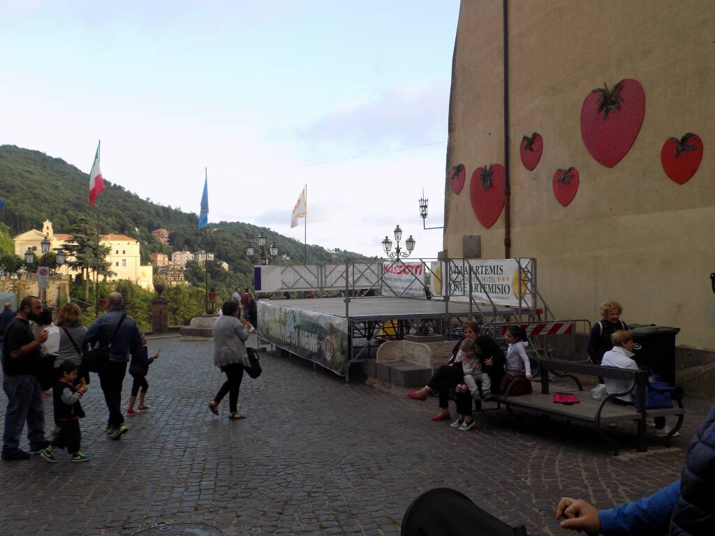 preparativi sagra delle fragole 2016_9