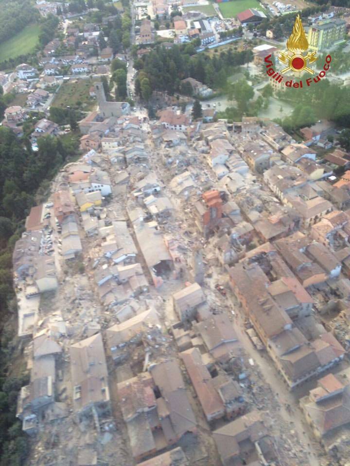 Amatrice nella foto dei Vigili del Fuoco