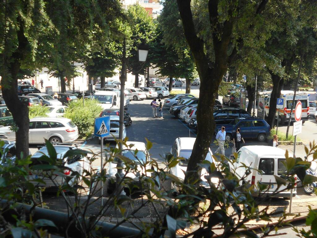 calzini parcheggio sotto piazza garibaldi