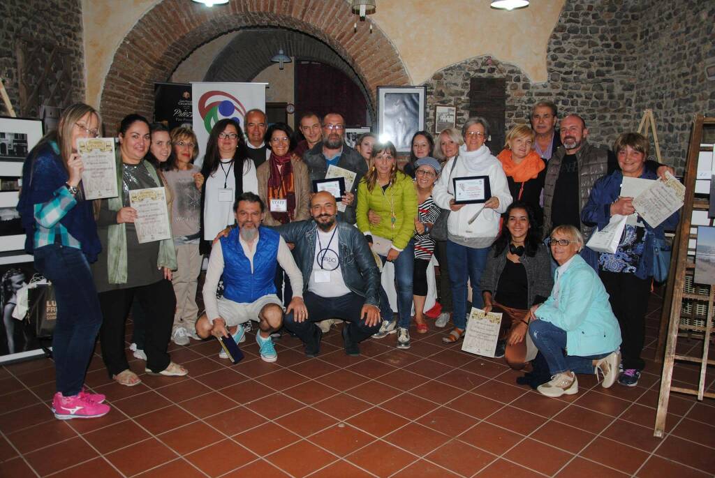 premiazione foto gruppo artisti