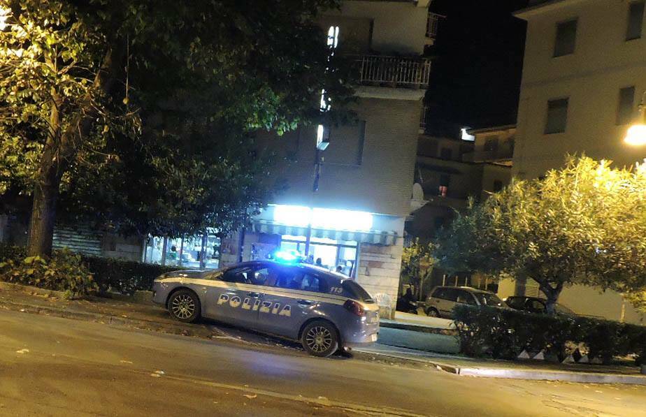 Polizia al bar lauri