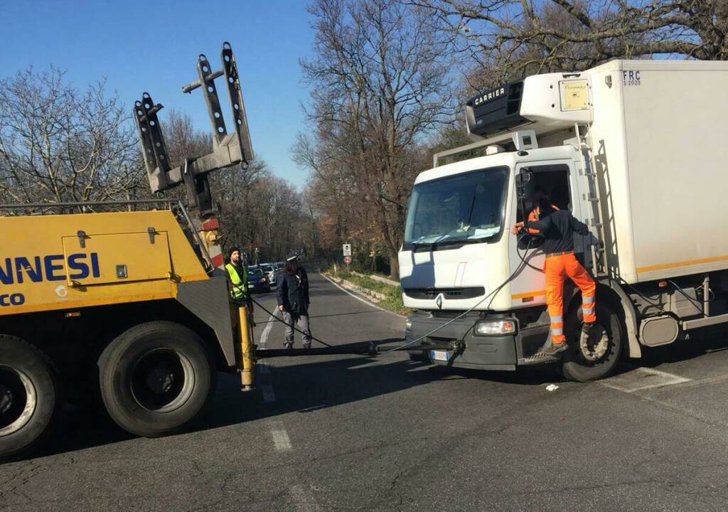 camion in avaria Rocca di Papa