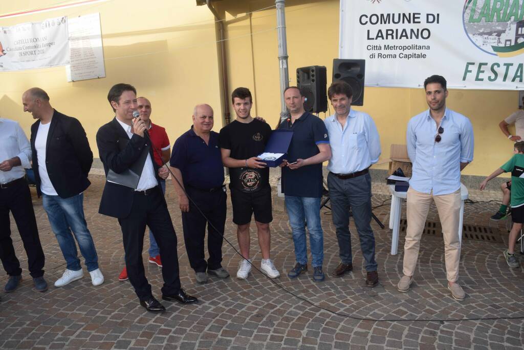 PREMIATO EMANUELE GARGIULO ATLETA AS KICK BOXING CASTELLI ROMANI DEL MAESTRO TOMMAS0 D'ADAMO CHE HA VINTO I CAMPIONATI ITALIANI E ANDRA' AI MONDIALI