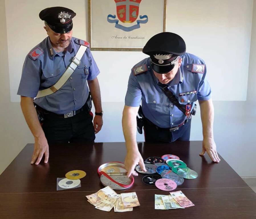 COLLEFERRO - Il materiale sequestrato dai Carabinieri