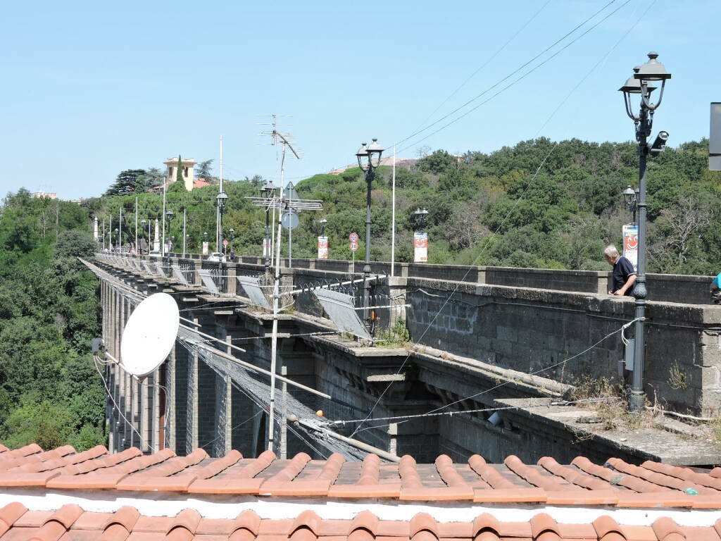 tentato suicidio ponte di ariccia