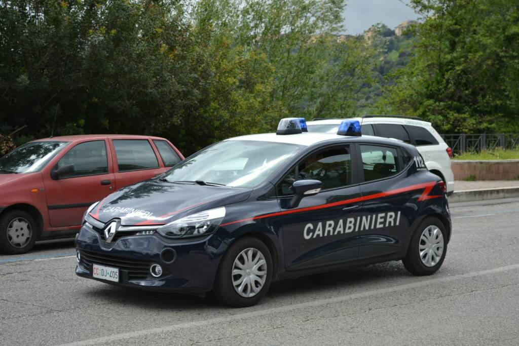 carabinieri sul lungolago Castel Gandolfo