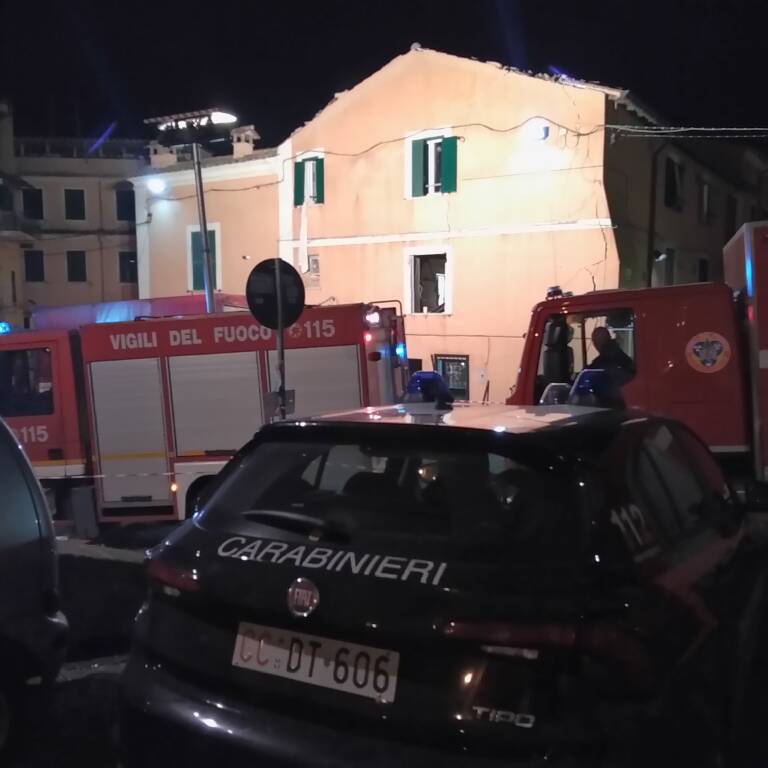 carabinieri e vigili del fuoco genzano