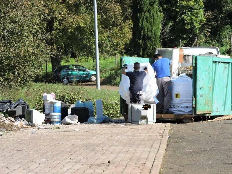 rifiuti zona cimitero Rocca Priora_2