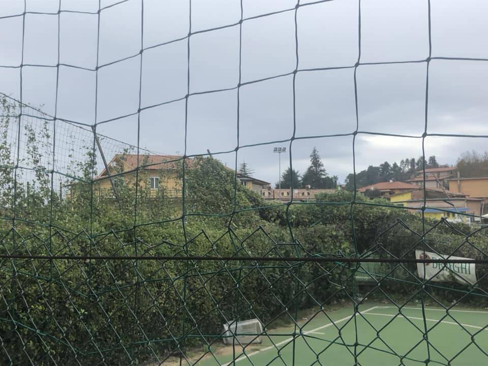 campo calcetto rocca di papa nel degrado