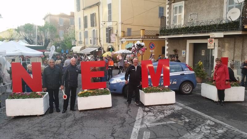 nemi sagra fragole libanori e comandante polizia locale