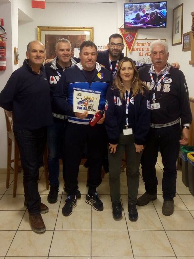 Lo staff Avis con Giuseppe Silvestrini, donatore 1000