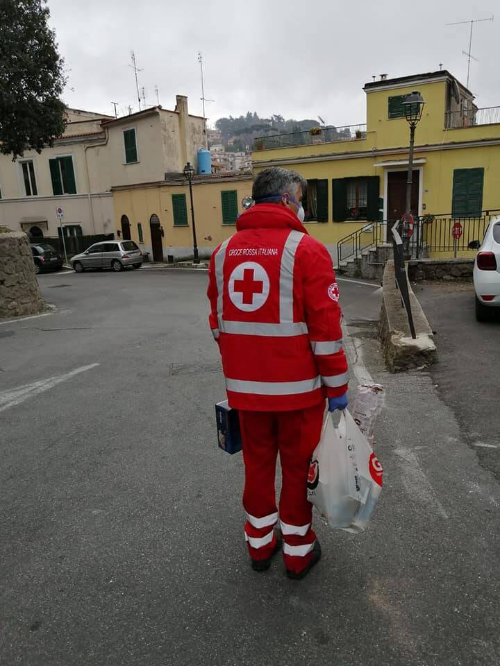 croce rossa consegna alimenti ariccia