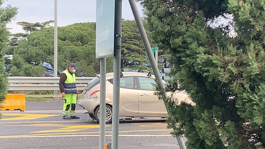 incidente casello monte porzio