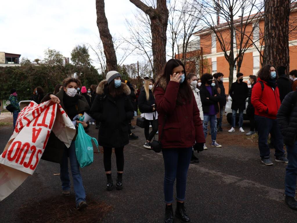 protesta studenti albano foscolo