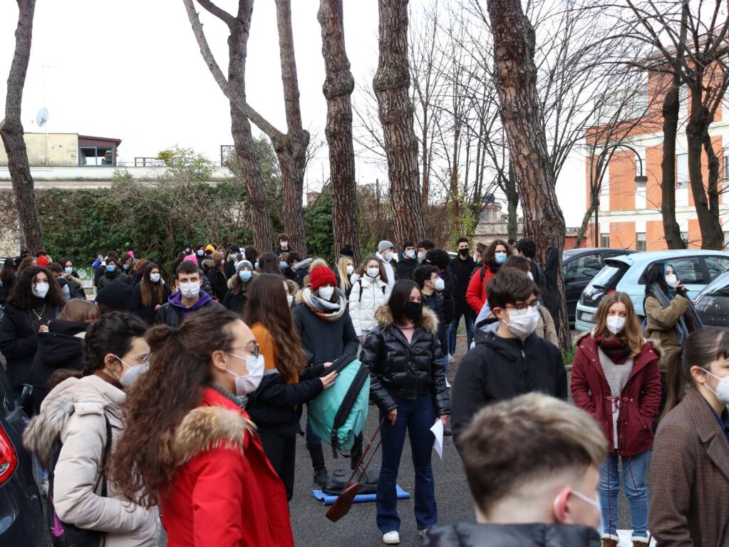 protesta studenti foscolo