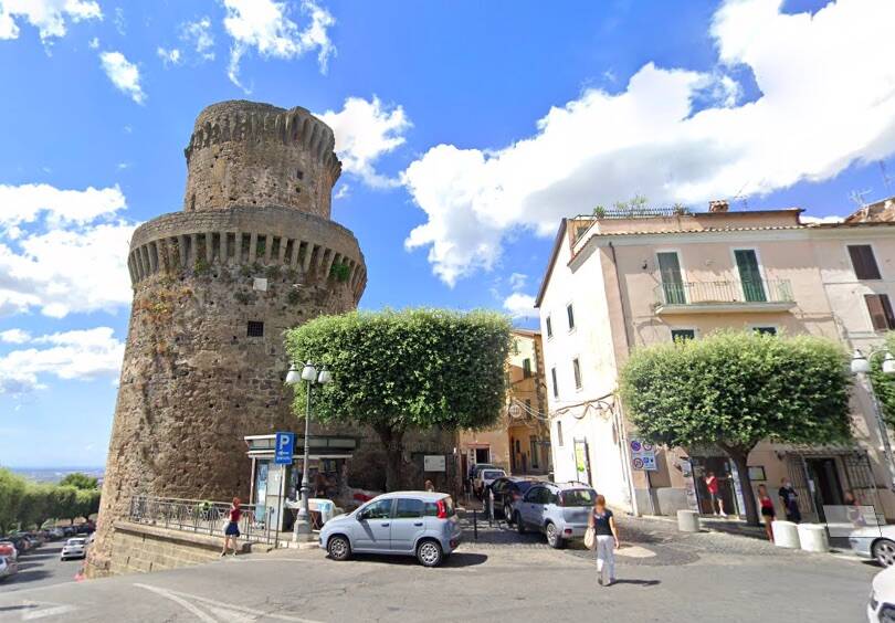 Lanuvio Torre Medievale piazza Fontana
