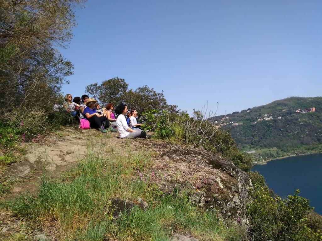 escursione yoga lago nemi