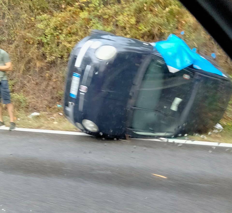 incidente via dei Laghi auto cappottata