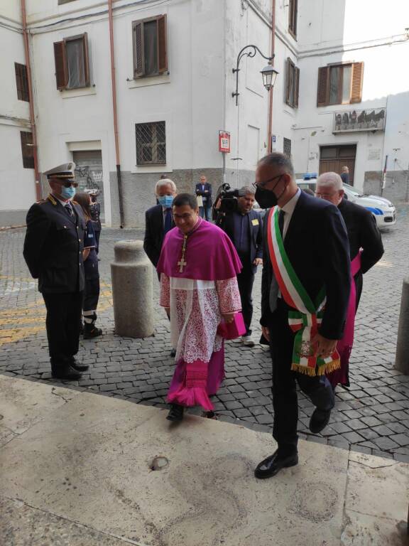 L'arrivo del Vescovo Viva ad Albano col Sindaco Borelli