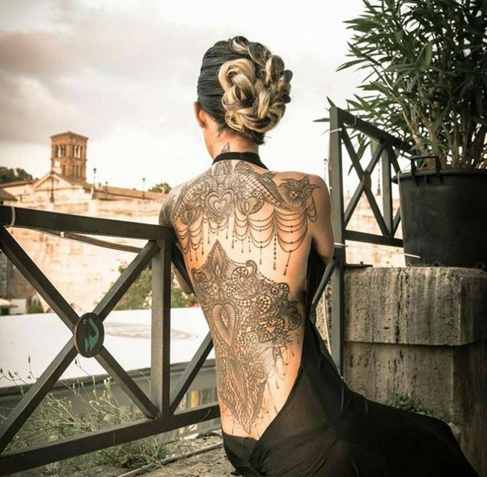 donna tatuata artista marco manzo