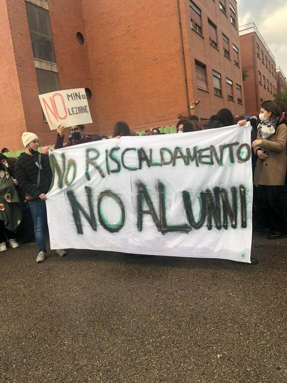 protesta studenti liceo pascal pomezia