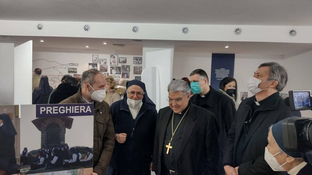 vermicino - Sua Eminenza il Cardinale Marcello Semeraro ha inaugurato la mostra su madre Carla