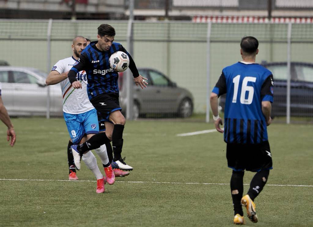 Fútbol- Cynthiabalonga fue derrotada por Gladiators 2-1 en un día 27 pospuesto del campeonato.  Ahora los play-offs están lejos