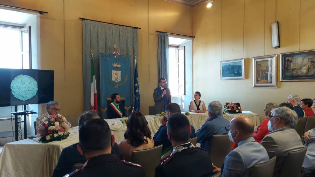 conferenza stampa infiorata