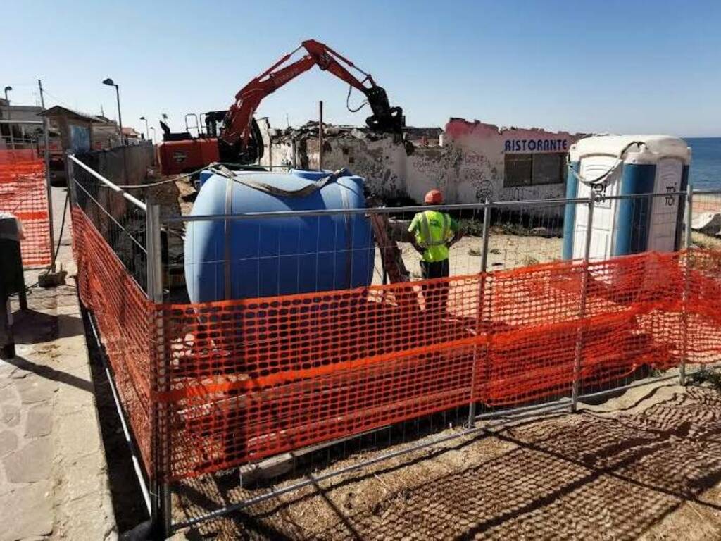 Torvaianica Piccolo Porto Abbattimento 1