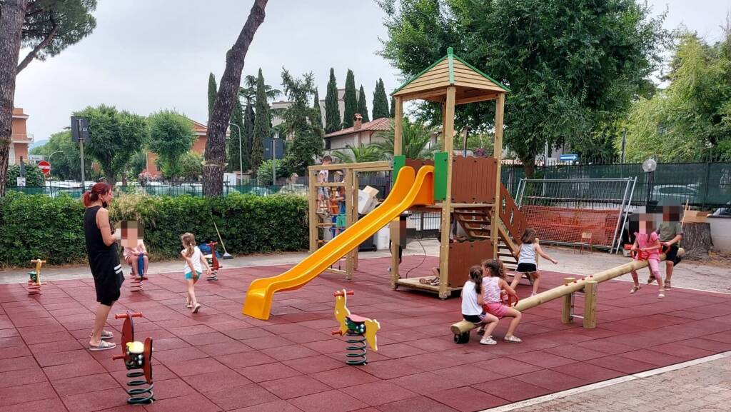 Area giochi scuola Ippolito Nievo Marino 3
