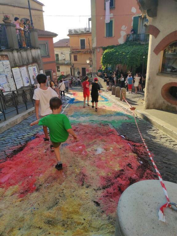 ROCCA DI PAPA - Quadri colorati sul Corso per il Corpus Domini