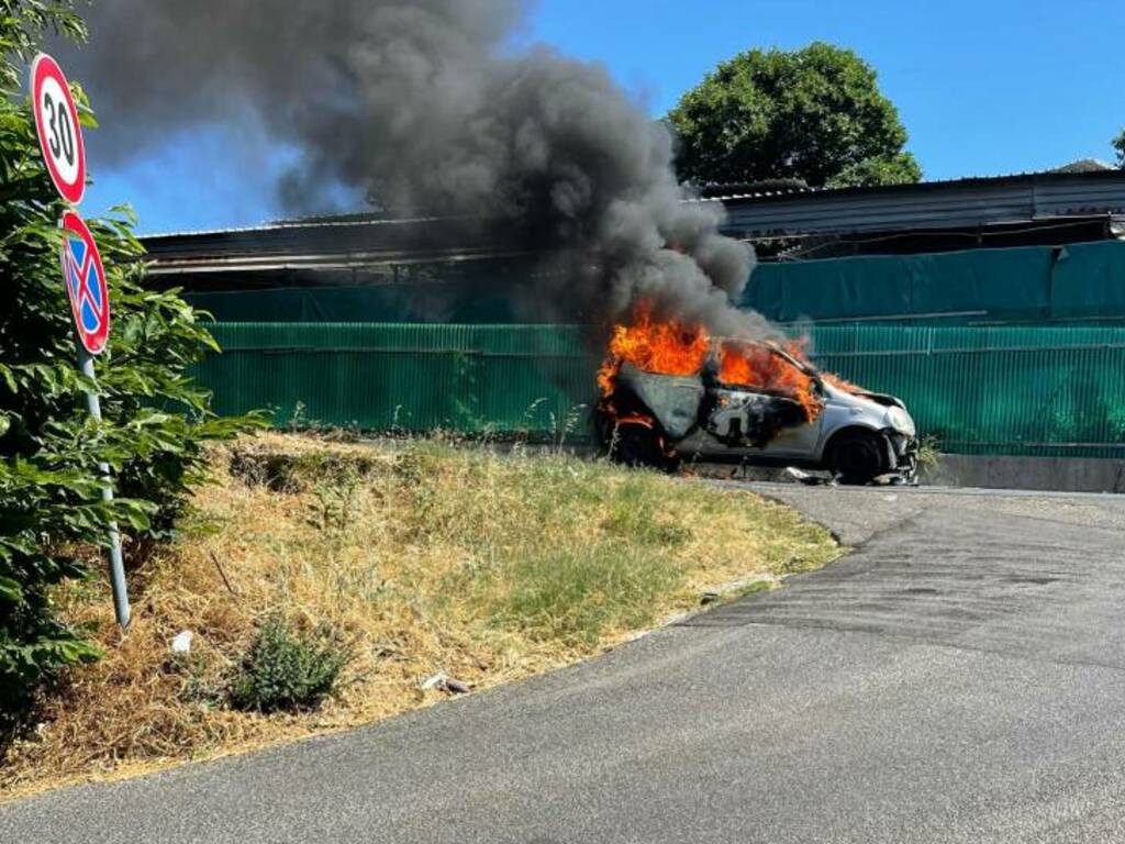 INCENDIO AUTO ROCCA DI PAPA