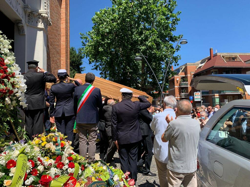 Grottaferrata - Commozione e cordoglio ai funerali di Gianluca Paolucci 