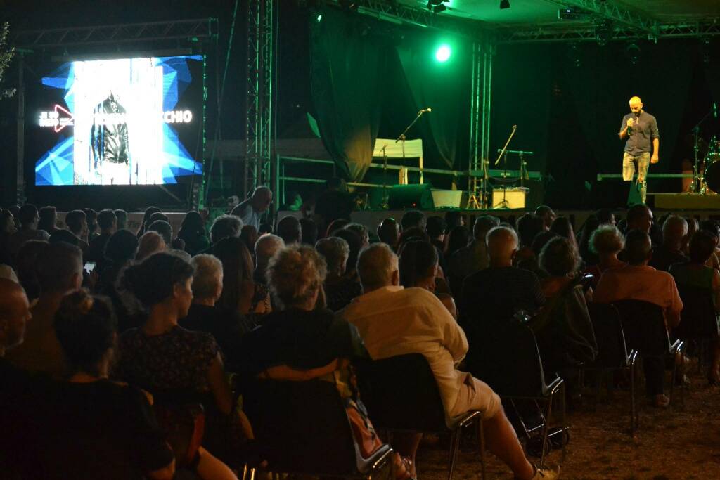 Grottaferrata – Il festival musicale “Je so pazzo” affascina Parco Traiano con grandi spettacoli e ospiti