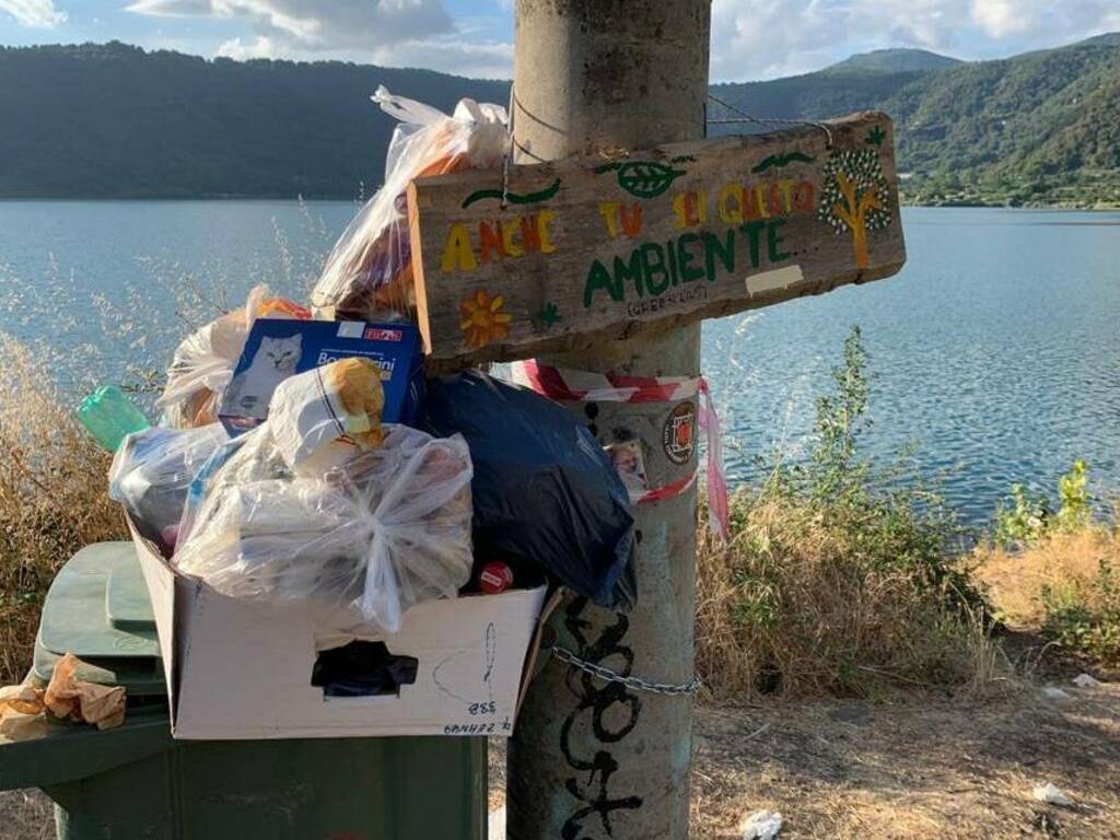 Nemi Isola Pedonale Via del Perino Degrado 1