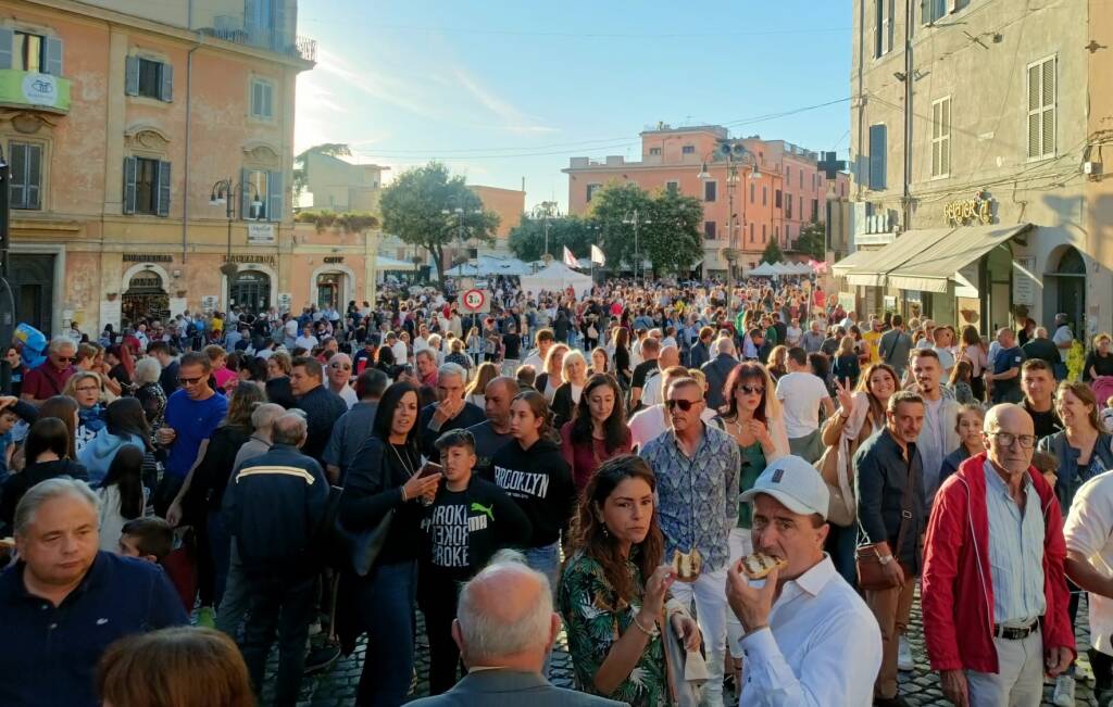 Genzano 34a Festa del Pane Persone 1