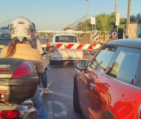 treno passaggio a livello casabianca