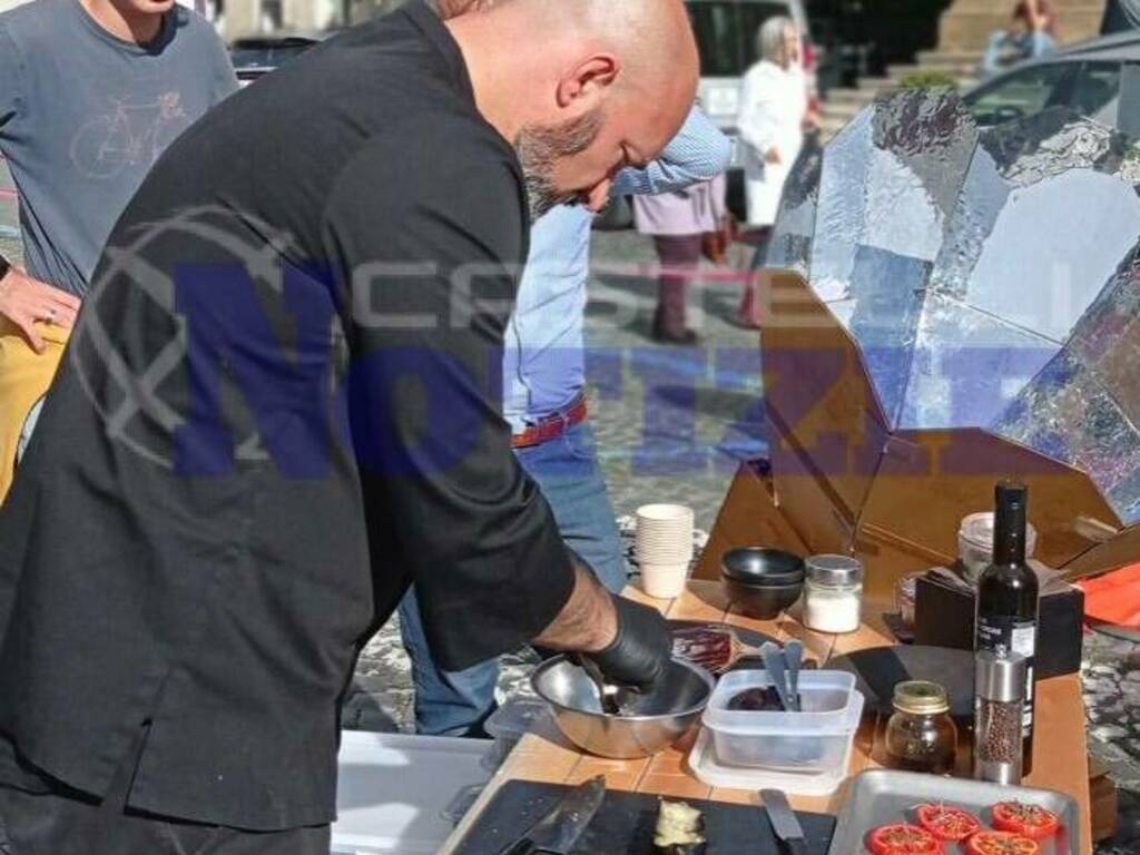 FRASCATI - Nella Settimana della Scienza presentato in piazza il forno a energia solare