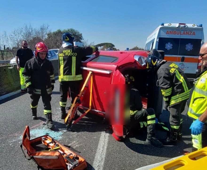 incidente pontina ambulanza 