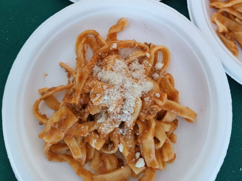 Monte Porzio Catone, a tavola con Slow Food Frascati e Terre Tuscolane: fettuccine con “regaje” di pollo (FOTO)